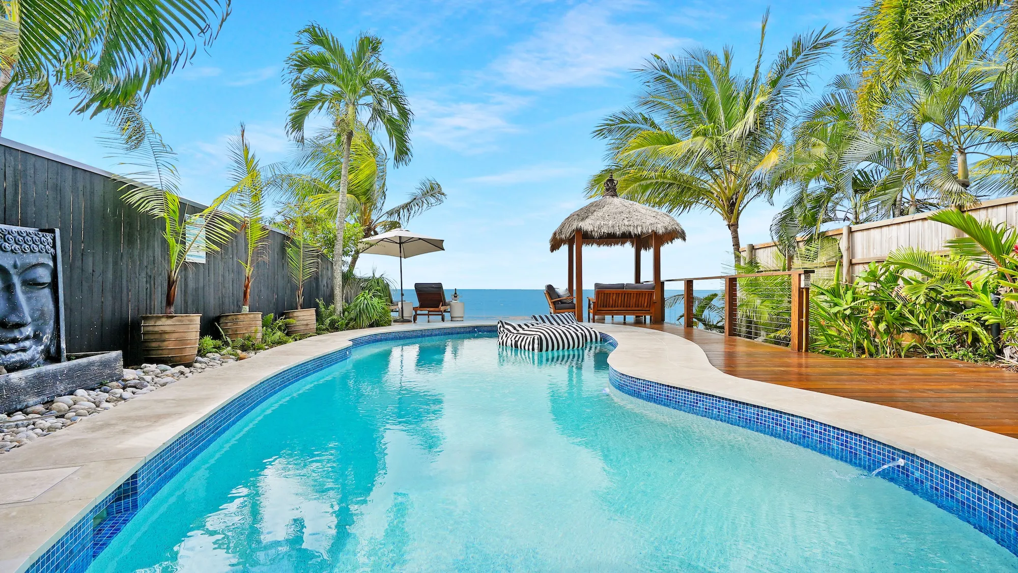 Photo tropical pool during a sunny day